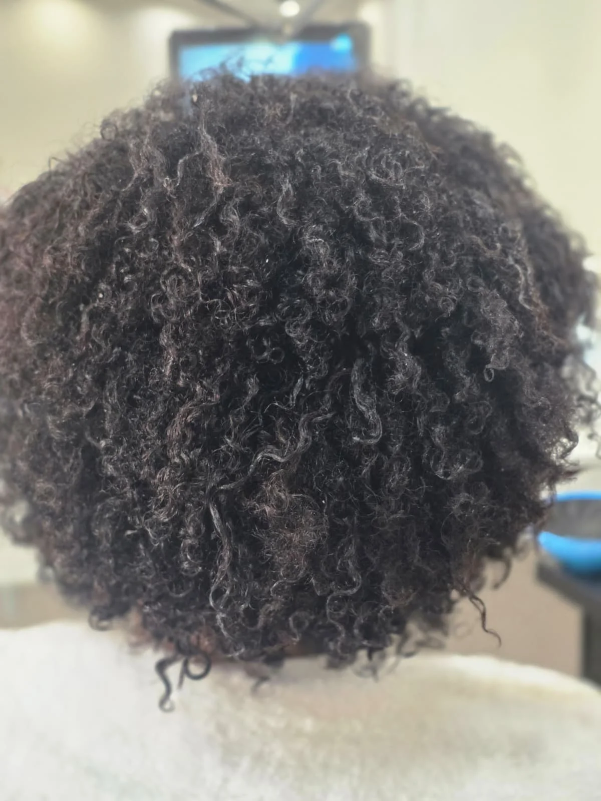 Cabelo recuperado depois de quatro sessões de cronograma capilar