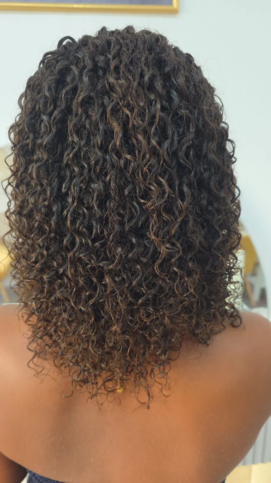 Cabelo depois do tratamento, com caracóis definidos